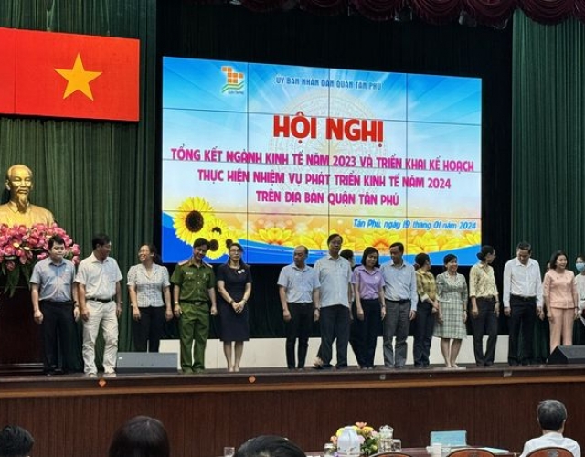 Linh San - Tham gia Hội nghị tổng kết ngành kinh tế 2023 tại UBND Quận Tân Phú